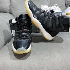 black jordan 11’s